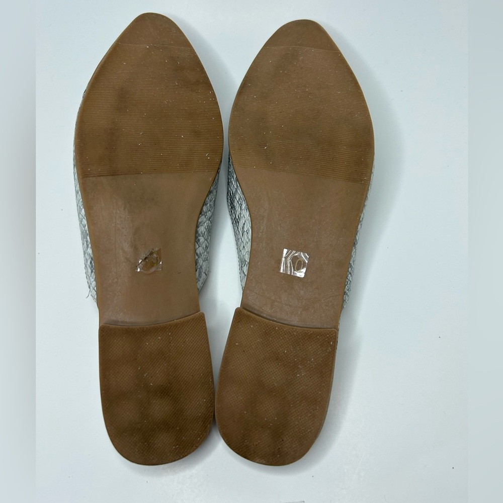 A Rider Girl Grey & White Snake Print Pointed Toe Slip On Mule Flats Size 10 M - Picture 2 of 11